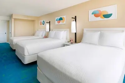 Great Relaxing Overnight Stay! 4 Diamond Head View Units, Beachfront, Pool