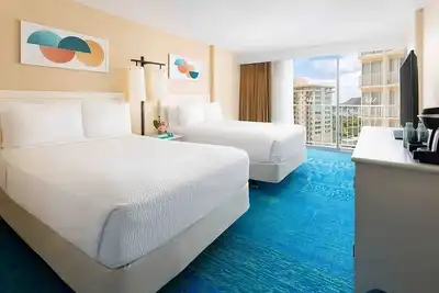 Image de Your Home Away From Home! 4 City View Units, Beachfront Property, Onsite Pool