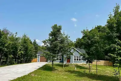 Image de Spacious home <1 mile from Crystal Mountain & Betsie River - Pet Friendly!