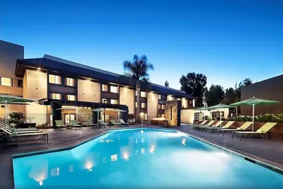 Image de Enjoy a Hassle-Free Stay! w\/ Outdoor Pool, Close to Crescent Village Garden!
