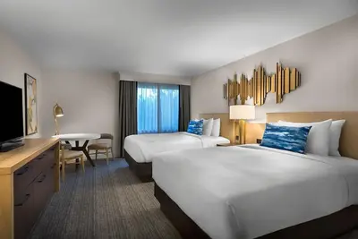 Image de Convenient Stay, Superb Location! 2 Modern Units, Pet-Friendly, w\/ Outdoor Pool!