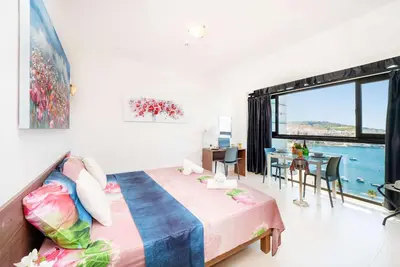 Islet Promenade Seaview Studio