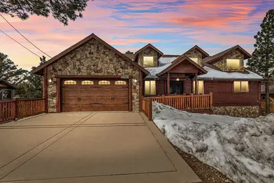 Image de Wolf Cabin · Wolf Cabin Slope\/Lake Views + Games + Hot Tub!