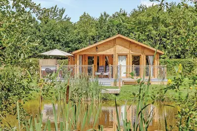 Image de Modern and bespoke luxury lodge perfect for couples looking for a revitalizing escape.