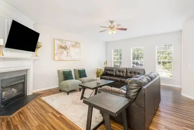 Image de Quiet Spacious Home- central to Airport, Crabtree & food