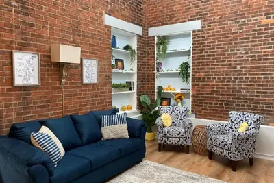 Image de New! Historic & Renovated 3br Riverside Suite