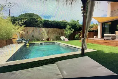 Image de Bas De Villa Avec Piscine