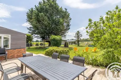 Image de Maison spacieuse avec spa, salle de jeux, proche Angers – Idéal familles et pros!