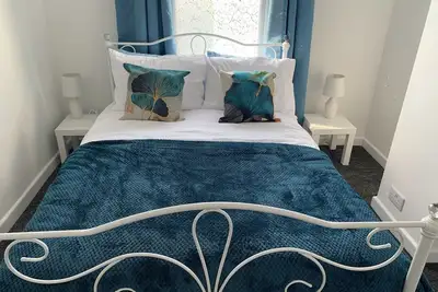 Image de Cliffside Apartment Within Walking Distance of the Beach and Theatre