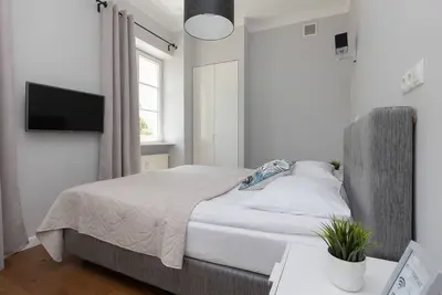 Image de Chmielna 1/3 | Beige Apartment | Air conditioning