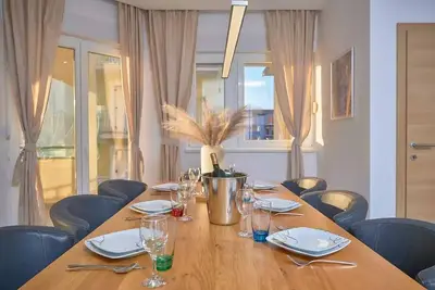 Image de Maison de vacances Podstrana pour 1 - 10 personnes avec 4 chambres à coucher - Maison de vacances