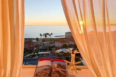 Image de 𝐇11 [Fenêtre sur la mer] Santo Stefano al Mare