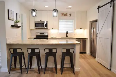 Image de High Cotton! Completelyrenovated 3br, 2. 5ba home! 1. 5 mi to the Village!