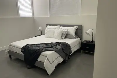 Image de Modern spacious 2 bedroom apartment, close to all amenities