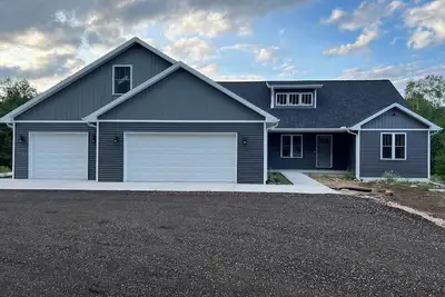 Image de Fish Creek family retreat! A peaceful 6 bed/3 bath newly built home.