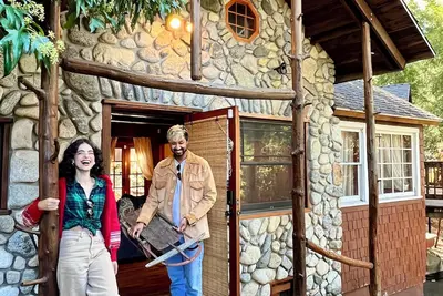 Image de Sweet Valley Pines, cozy vintage cabin w hot tub