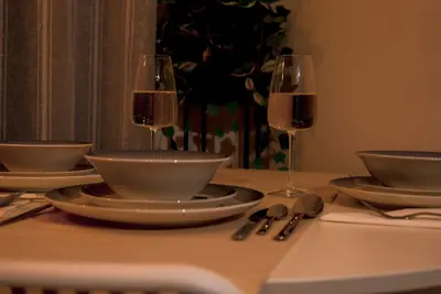 Image de 2 Single beds, 1 Double bed - Free Parking Space - Smart Tv's -Central Spacious