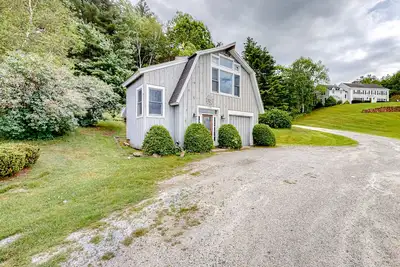 Image de Serene dog-friendly guest house with mountain views, fireplace, & firepit
