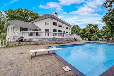 Image de Sprawling sun-lit home with private heated pool, arcade, air hockey, & grill