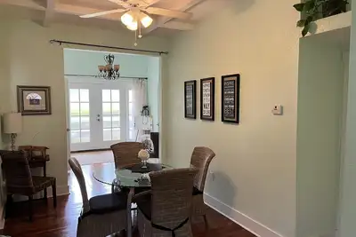 Image de Uptown Bungalow 2/2