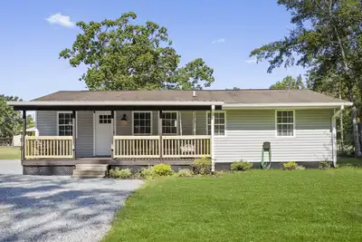 Image de Quaint and Cozy! Close to Downtown and the Beach!