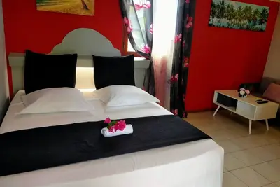 Image de Bungalow Hyacinthe pour 3 personnes 2 minutes de la plage au bord de la piscine.