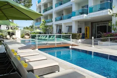 Image de Beach Break in Rockley Beach! Two Comfortable Suites, Pool, Free Breakfast!
