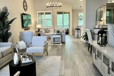 Image de Spanish Wells Golf & Country Club - Just 3 miles to Barefoot Beach!