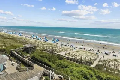 Image de First Floor Pebble Beach\n3BR/2ba Oceanview Condo \nSteps from the Beach\n