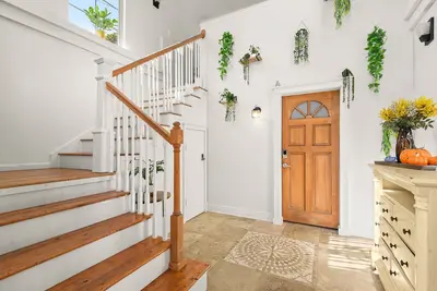 Image de Modern Grande Home! 3br 2 Kitchens! Fenced Yard!