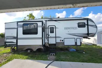 Image de Family Friendly-Chill Rv with mĂşltiple sleeping arrangements!