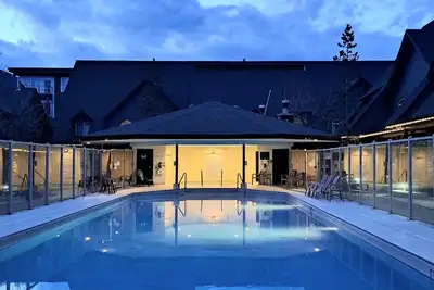 Image de 2 Bedroom Chalet - Pool & Hot Tub, Bunks & King Bed Townhouse