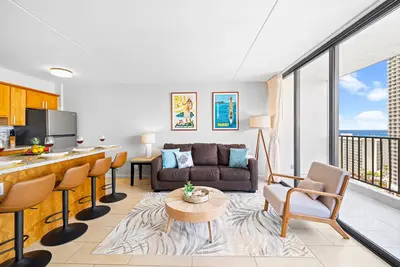 22Fl Ocean Views, Steps to Beach & Shops + Parking