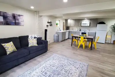 Image de Newly Renovated & Spacious Apt