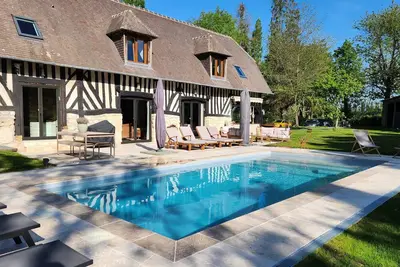 Image de Maison Tourgéville 5 min Deauville - piscine chauffée avec jardin, 6 chambres