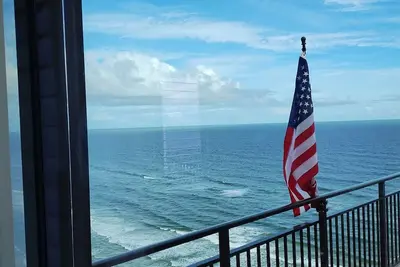Image de Penthouse- Ocean front. Long term rental. Garage Space. Book for discount.