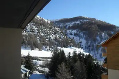 Image de Appartement 'Terrasses De Labrau - Res Piscine' avec vue sur montagne et balcon