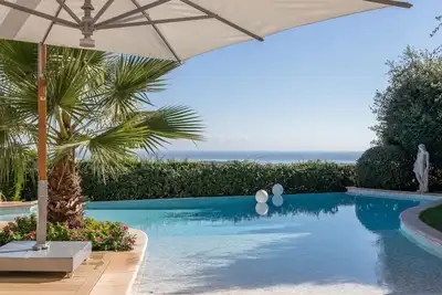 Image de Château Catherine, Antibes - Cannes : Luxe ultime sur la Côte d'Azur -Vue Mer