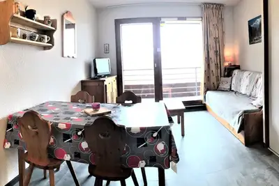 Image de Appartement spacieux, proche pistes, grand balcon, rénové, piscine, calme, navette gratuite