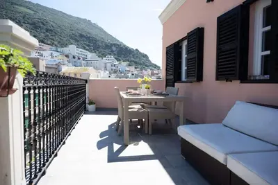 Image de Luxe Penthouse Studio w\/ Terrace