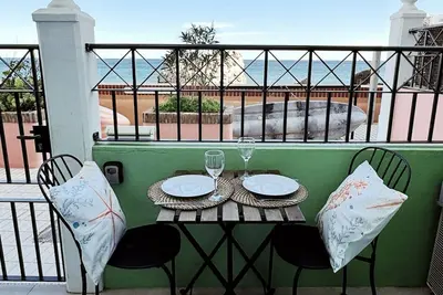 Image de Unique Waterfront Duplex on the Mediterranean