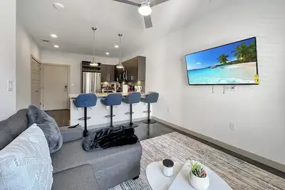 Image de Apt 355 · Luxury Queen unit/Pool | Free Parking |Hwy121| Tpc
