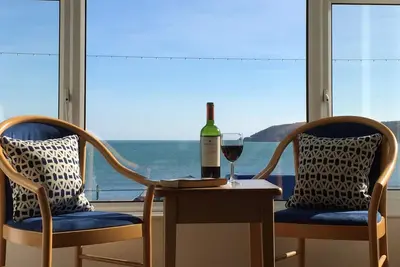 Image de A delightful Sea View Cottage on Penzance Promenade with Private Parking