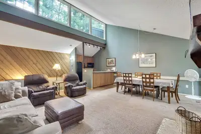 Image de Harbor Cove Condo #42 | Access to Private Beach\/ indoor and outdoor pools