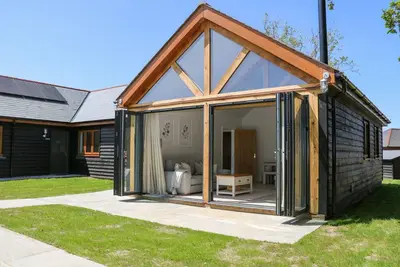 Image de Robins Nest, with pool in Titchfield Common