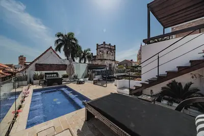 Image de Spectacular Lm house in the best area of the walled city
