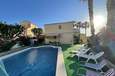 Villa Lito. Preciosa villa en un entorno tranquilo