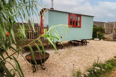 Image de Shepherd'S Hut, country holiday cottage in St Brides Major