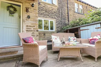 Image de Ludd Brook Cottage, pet friendly, with open fire in Luddenden