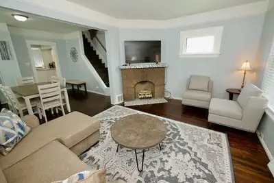 Image de The Cleveland Zoo House! Traveling Nurses! Guardians Games! New Central Air Cond